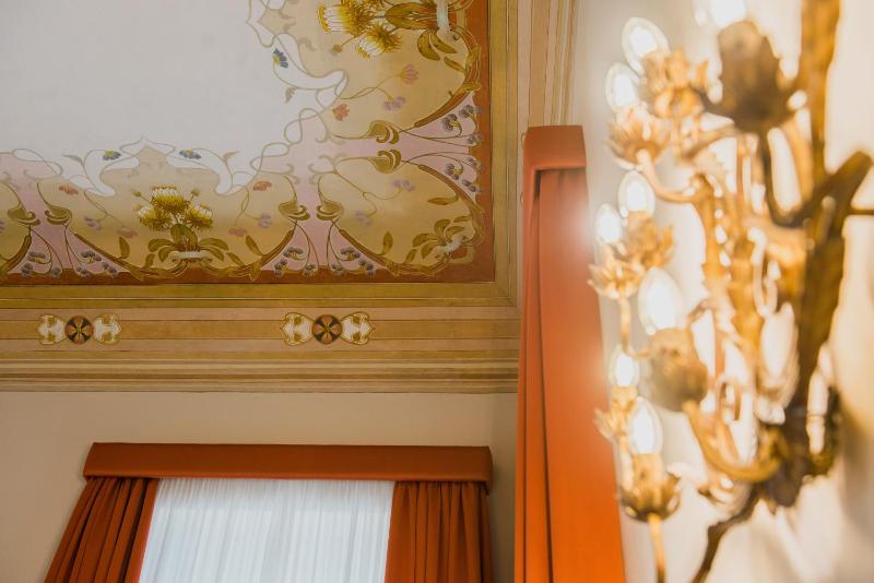 Presidential Suite image 3
