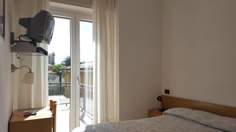 Standard Single Room image 3