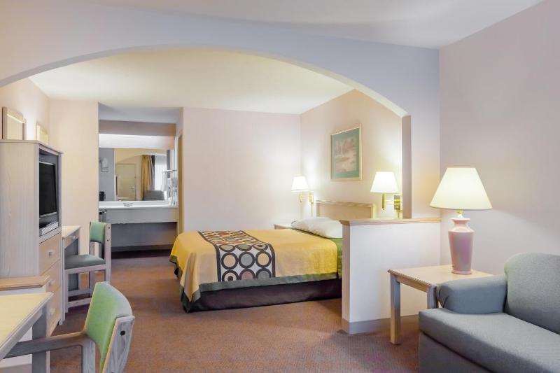 Queen Room - Non-Smoking image 1