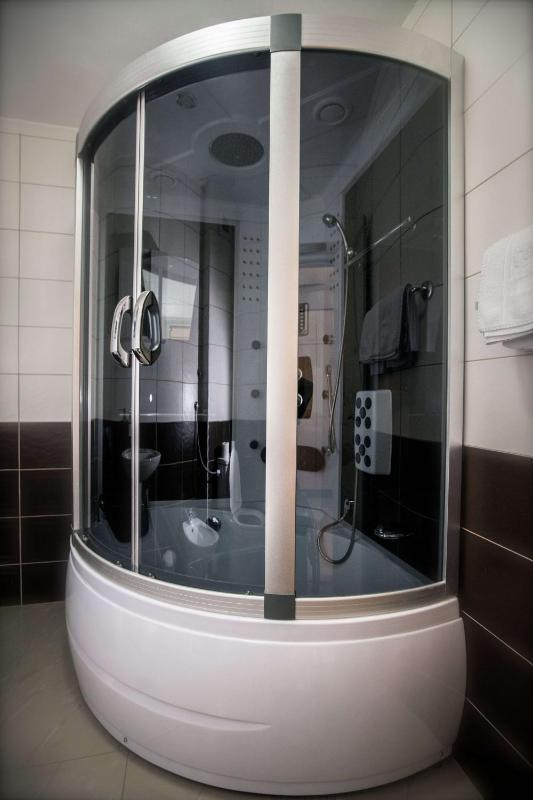 One-Bedroom Suite image 3