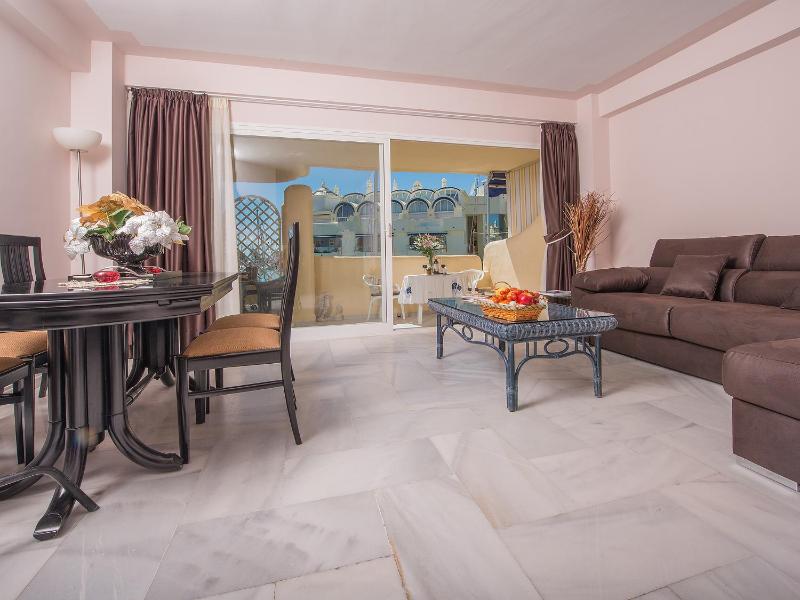 Apartment with Sea View image 3