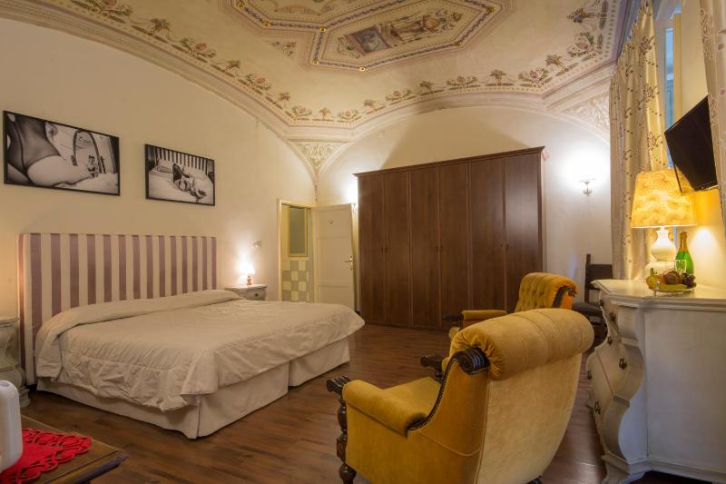 Superior Double Room image 3