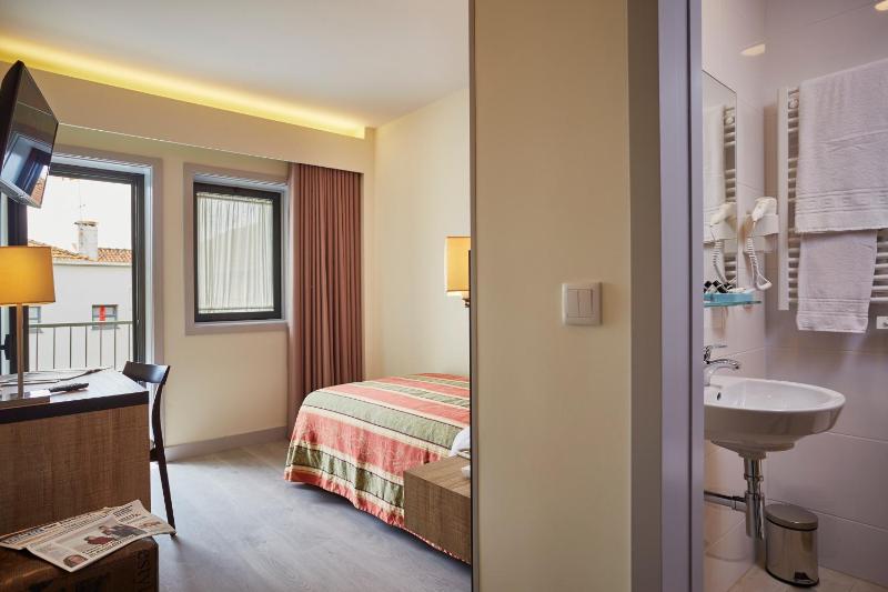 Single Room image 4