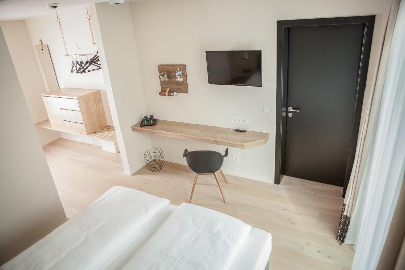 Family Room image 3
