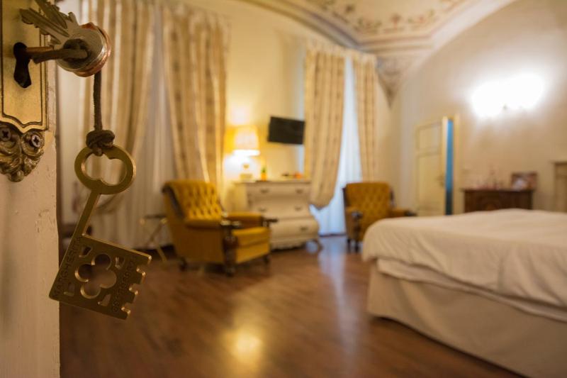 Superior Double Room image 4