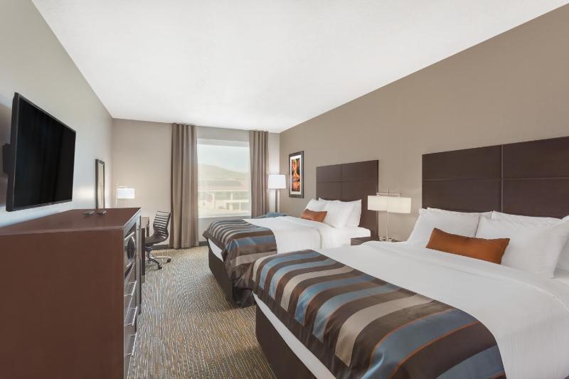 Queen Room with Two Queen Beds - Non-Smoking image 1