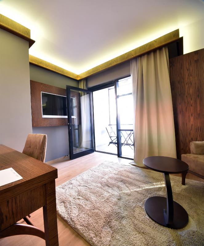 Superior Triple Room image 2