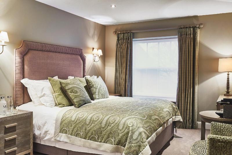 Suite with Garden View image 3