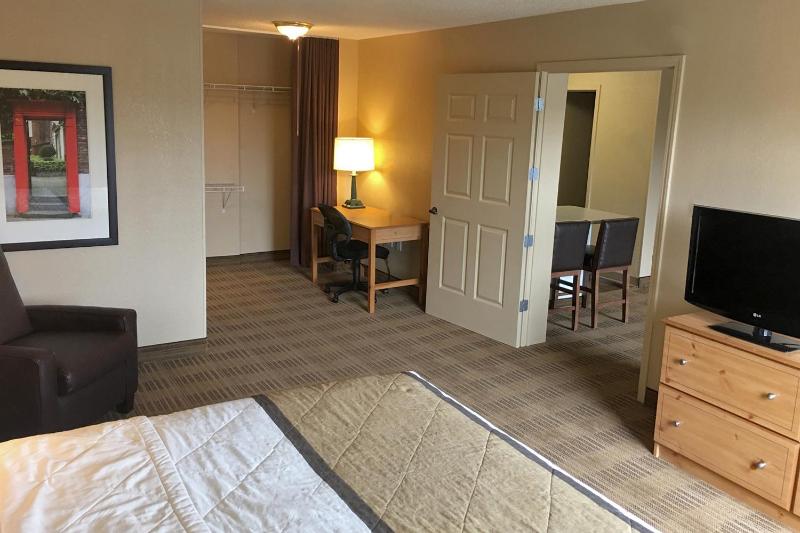 One Bedroom Suite - Non-Smoking image 4