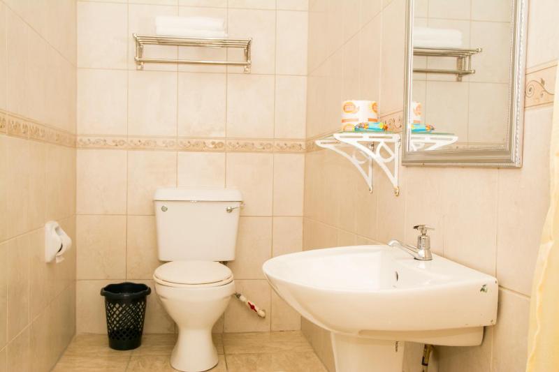 Windjammer International Cuisine & Comfort Inn - image 8