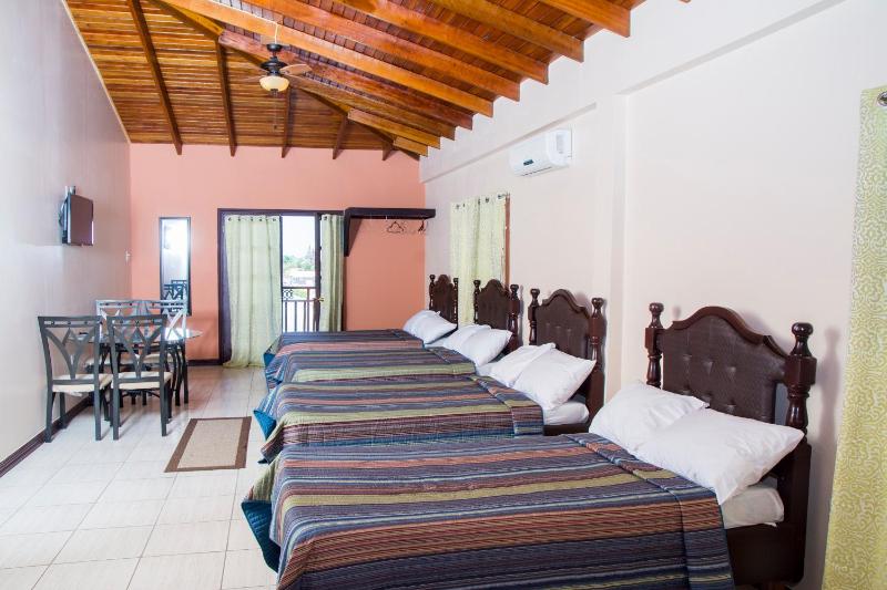 Windjammer International Cuisine & Comfort Inn - image 3