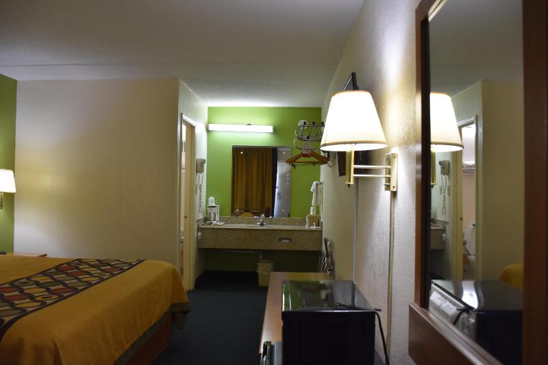 King Room - Non-Smoking image 4