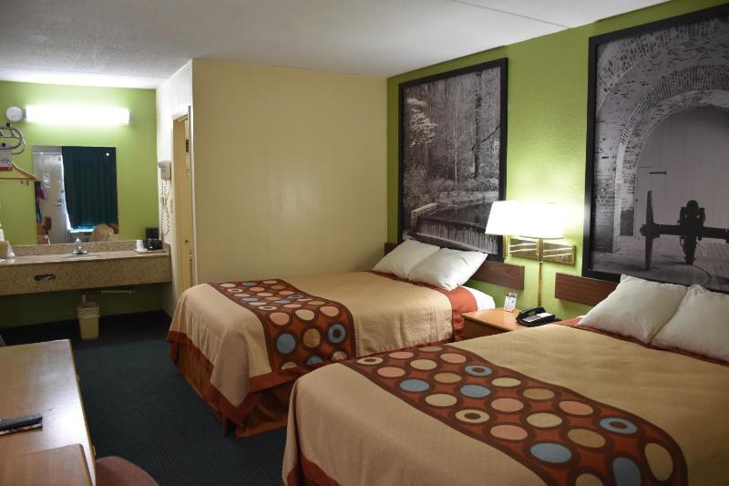 Double Room with Two Double Beds - Smoking image 2