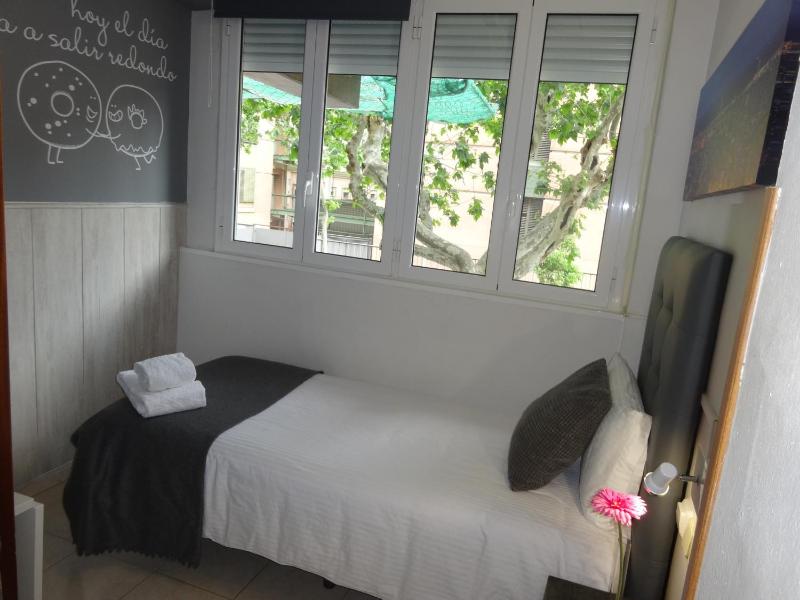 Single Room image 3