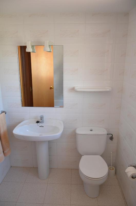 One-Bedroom Apartment with Sea View (2 Adults) image 4