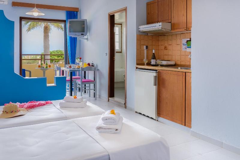 One-Bedroom Apartment (5 Adults) image 3