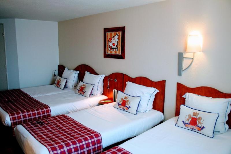 Quadruple Room image 2