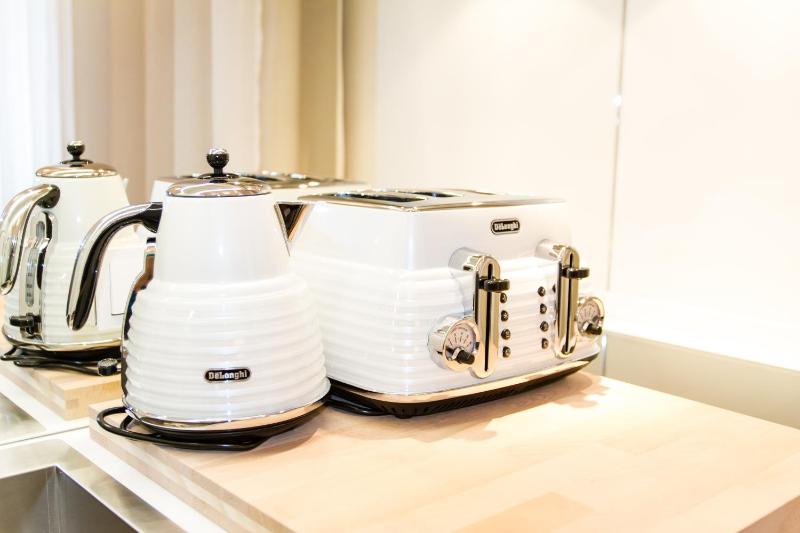 One-Bedroom Apartment image 4