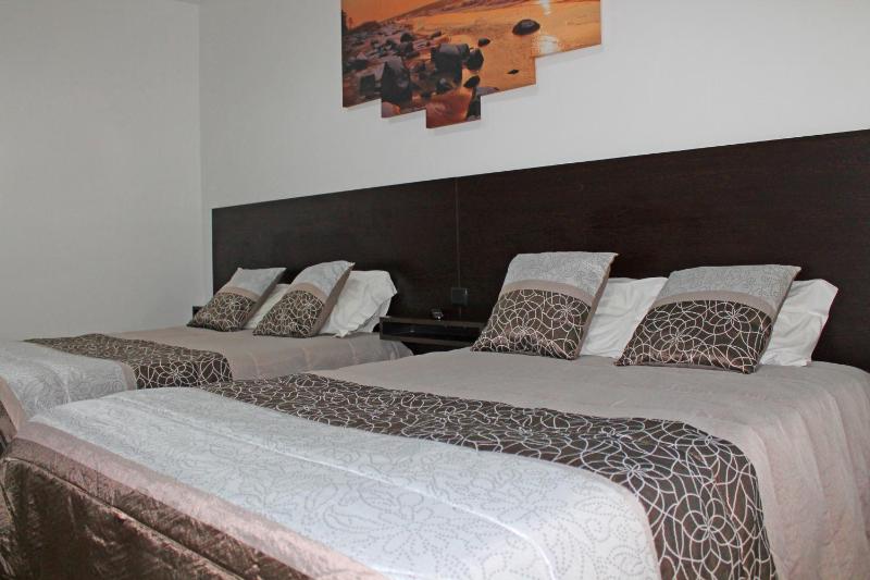 Standard Quadruple Room image 3