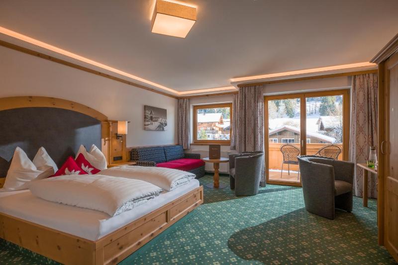 Deluxe Double Room (2 Adults + 1 Child) image 1