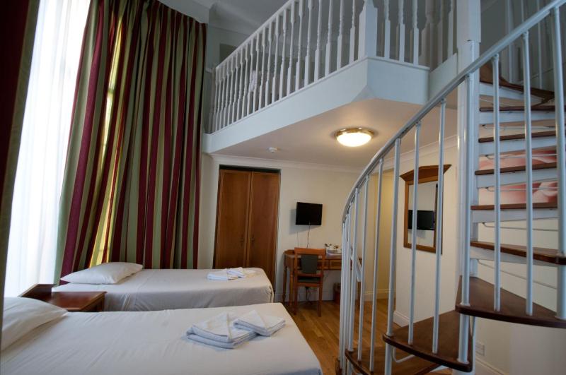 Quadruple Room image 2