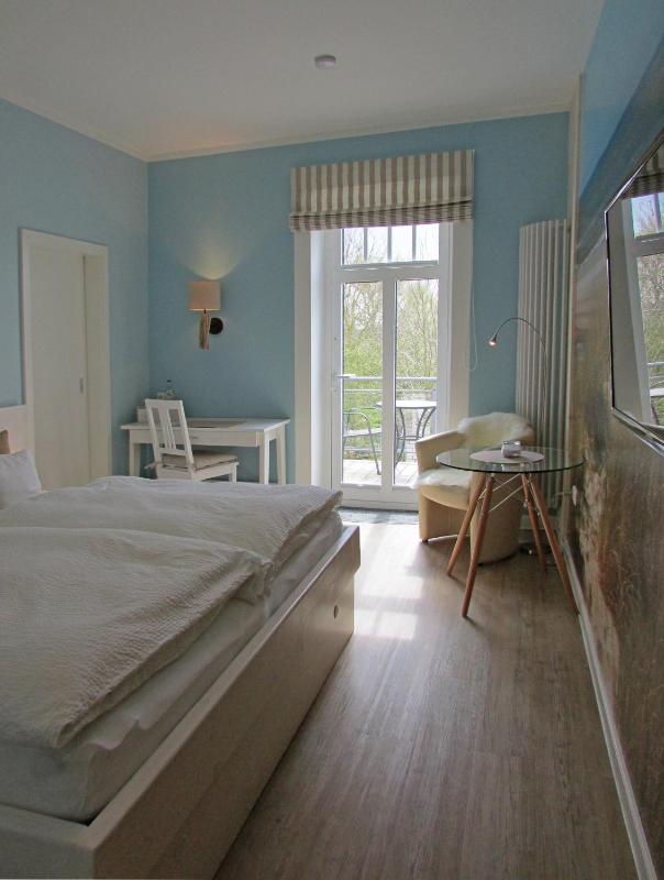 Double Room with Balcony image 3