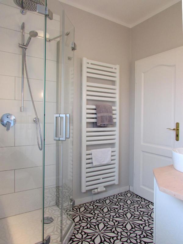 Single Room with Private External Bathroom image 3