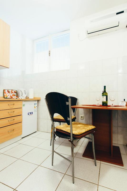 One-Bedroom Apartment image 4