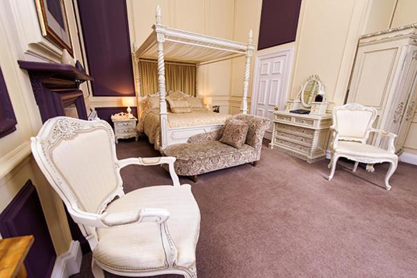 Feature Room image 1