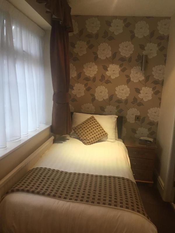 Standard Single Room with Single Bed - Non-Smoking image 3