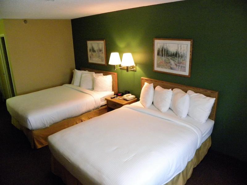 Queen Room with Two Queen Beds - Non-Smoking image 2