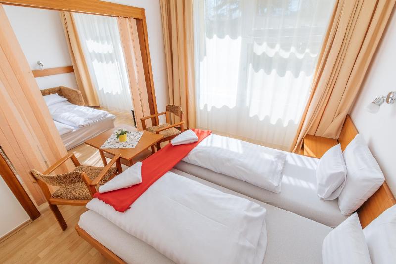 Standard Quadruple Room - Ground Floor image 3