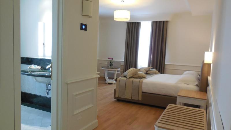 Deluxe Triple Room image 2