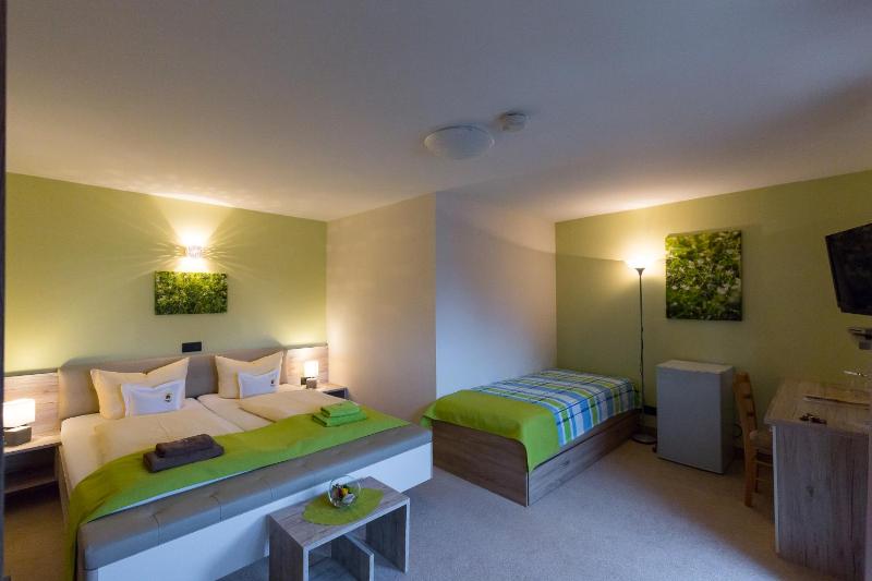 Double Room image 4