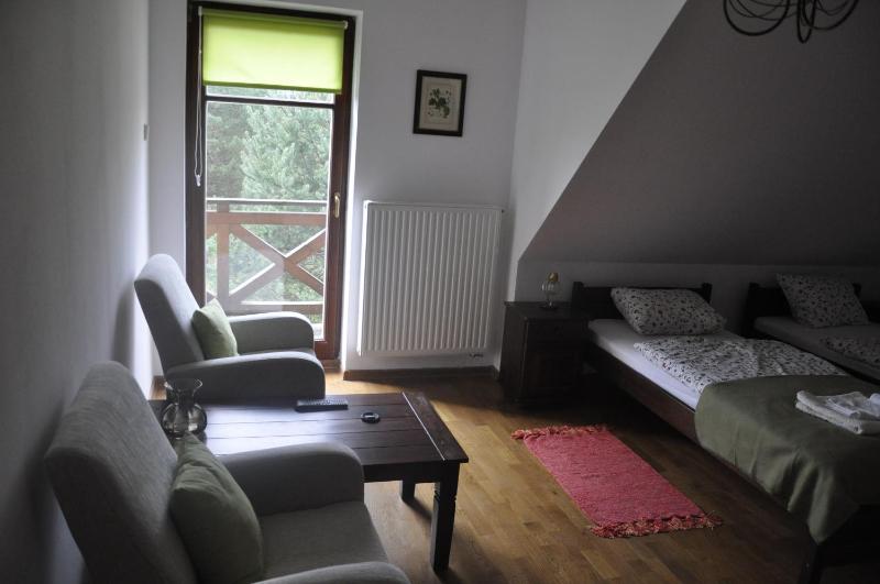 Twin Room with Bathroom image 3
