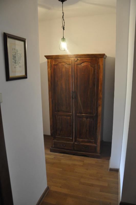 Twin Room with Bathroom image 2