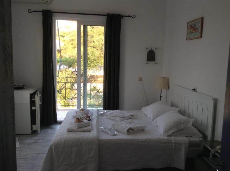 Akrotiri Hotel - image 19