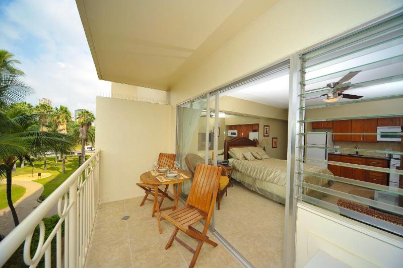 Waikiki Shore Beachfront - image 14
