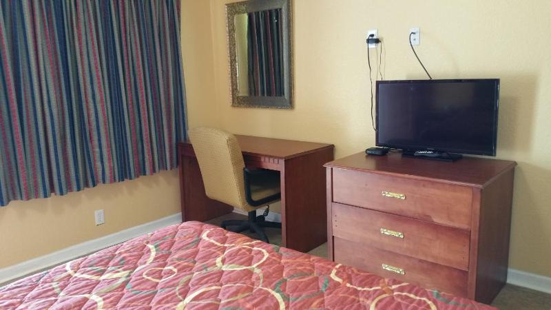 Queen Room image 4