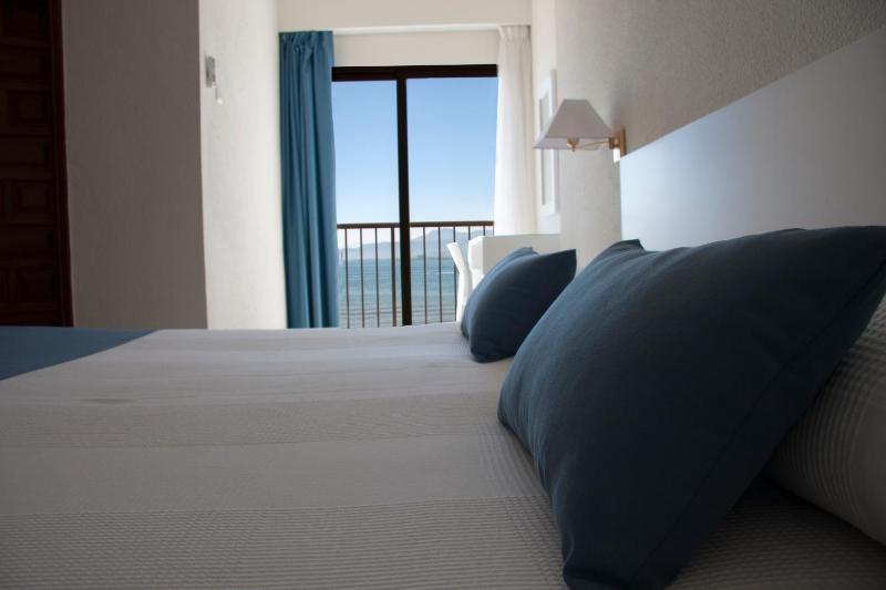 Double or Twin Room with Sea View image 2