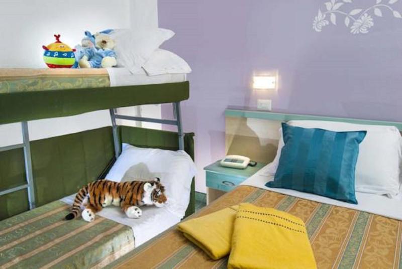 Triple Room with Balcony image 4