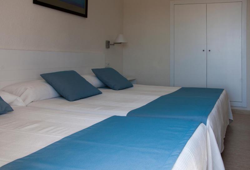 Double Room with Pool View (2 Adults + 1 Child) image 2