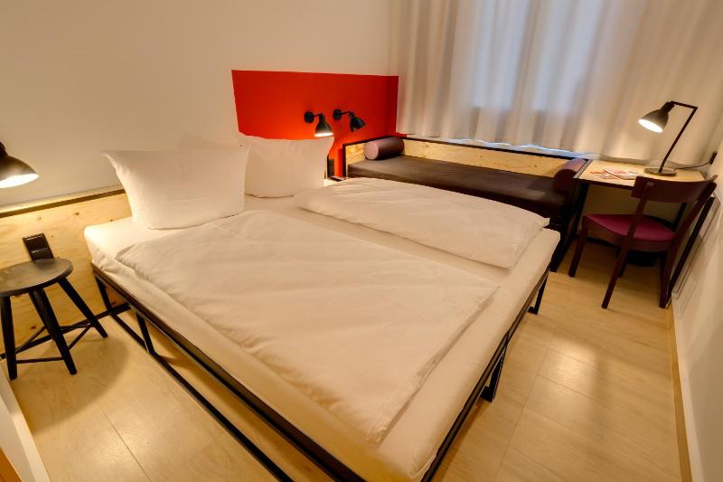 Triple Room with Double Bed image 4