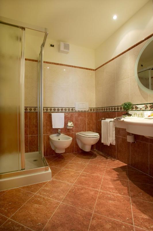 Double Room image 4