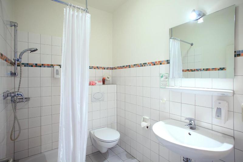 Single Room image 3