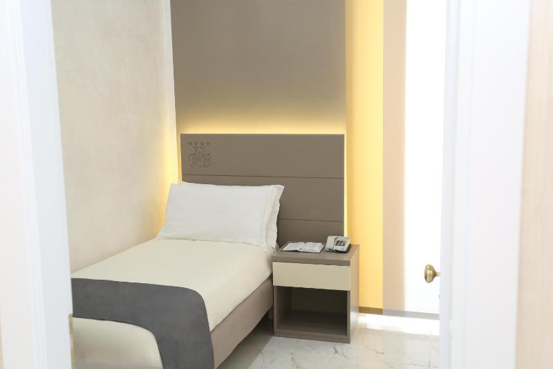 Single Room image 4