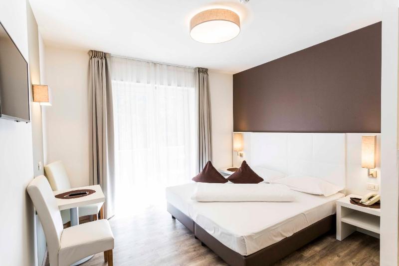 Double Room image 1