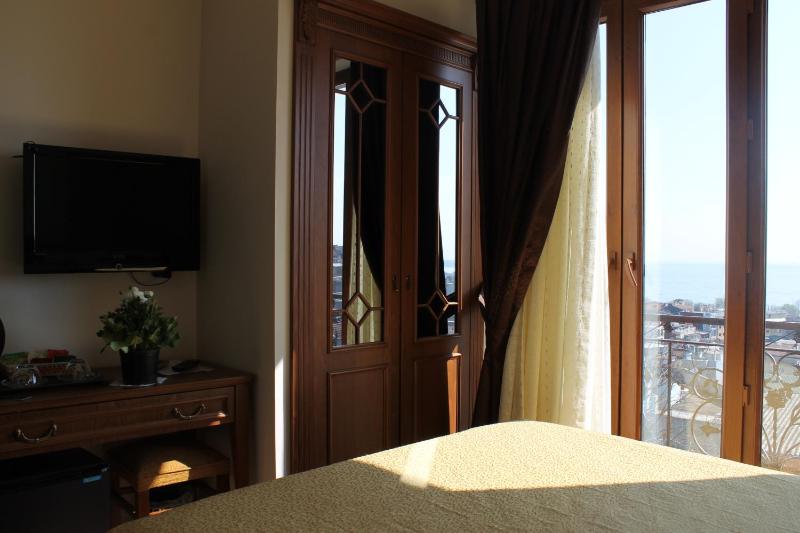 Double or Twin Room with Sea View image 4