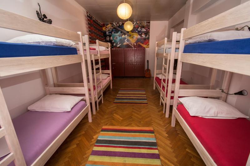 Bed in 8-Bed Mixed Dormitory Room image 2