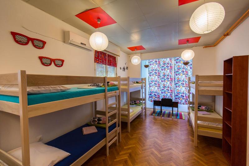 Bed in 10-Bed Mixed Dormitory Room image 3